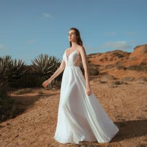 שמלת כלה עדינה במדבר